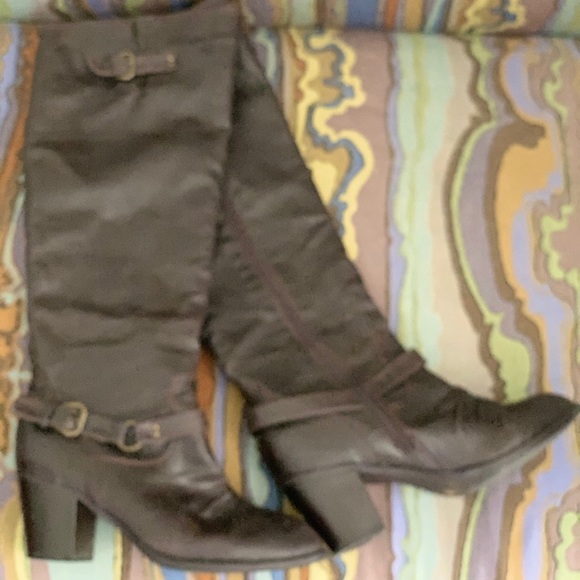 Boots - Picture 2 of 6